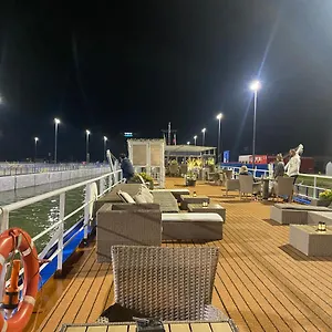  Úszó hotel Diana Cruises